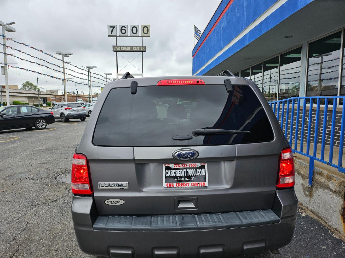 2012 GRAY Ford Escape XLT FWD (1FMCU0D79CK) with an 2.5L L4 DOHC 16V engine, 6-Speed Automatic transmission, located at 7600 S Western Ave., Chicago, IL, 60620, (773) 918-3980, 0.000000, 0.000000 - Photo#3